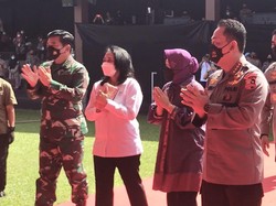 Risma Siapkan Anggaran Jamin Anak Kehilangan Ortu Akibat COVID Tetap Sekolah