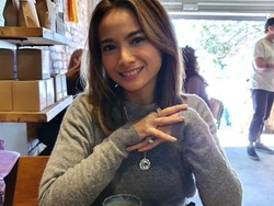 Adik Dituding Rasis, Acha Septriasa Diserang Netizen Bule