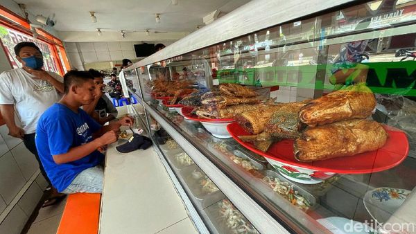 Asyik, Kini Makan di Warteg Tak Dibatasi Waktu