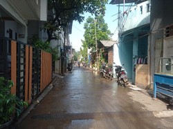 Banjir di Cipinang Melayu Surut, Warga Bersih-bersih Rumah