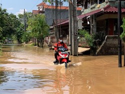 Warga Bumi Nasio Indah Bekasi Kesulitan Atasi Banjir karena Listrik Padam