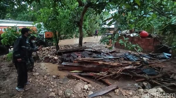 Belasan Rumah di Kudus Rusak Imbas Banjir Bandang