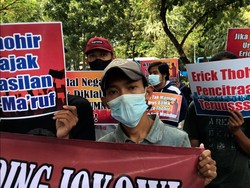 Pemuda Pendukung Jokowi Demo Minta Erick Thohir Mundur