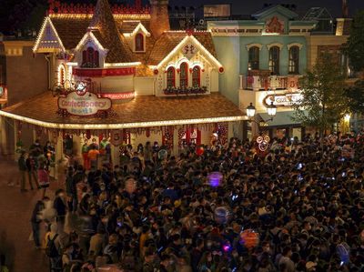 Disneyland Shanghai Langsung Ditutup Gegara 1 Kasus Corona