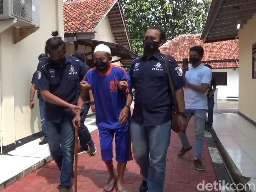Polisi Bongkar Aksi Dukun Pengganda Uang di Purwakarta Polisi Bongkar Aksi Dukun Pengganda Uang di Purwakarta