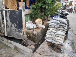 detikom Do Your Magic: Warga Petamburan III Kecewa Pengerukan Got Tak Diselesaikan