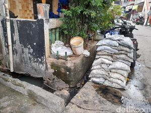 detikom Do Your Magic: Warga Petamburan III Kecewa Pengerukan Got Tak Diselesaikan detikom Do Your Magic: Warga Petamburan III Kecewa Pengerukan Got Tak Diselesaikan