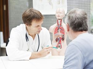 Ahli Urologi Sebut Banyak Pasien Kanker Prostat Periksakan Diri Saat Stadium 4 Ahli Urologi Sebut Banyak Pasien Kanker Prostat Periksakan Diri Saat Stadium 4