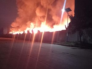 Kebakaran Besar Pabrik di Tangerang: Api Muncul Saat Pekerja Sortir Korek Kebakaran Besar Pabrik di Tangerang: Api Muncul Saat Pekerja Sortir Korek