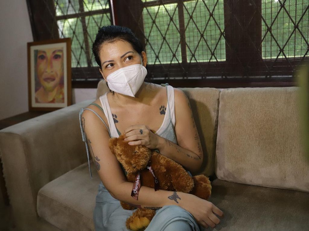 Melanie Subono Kehilangan Rahim karena Tumor Pecah