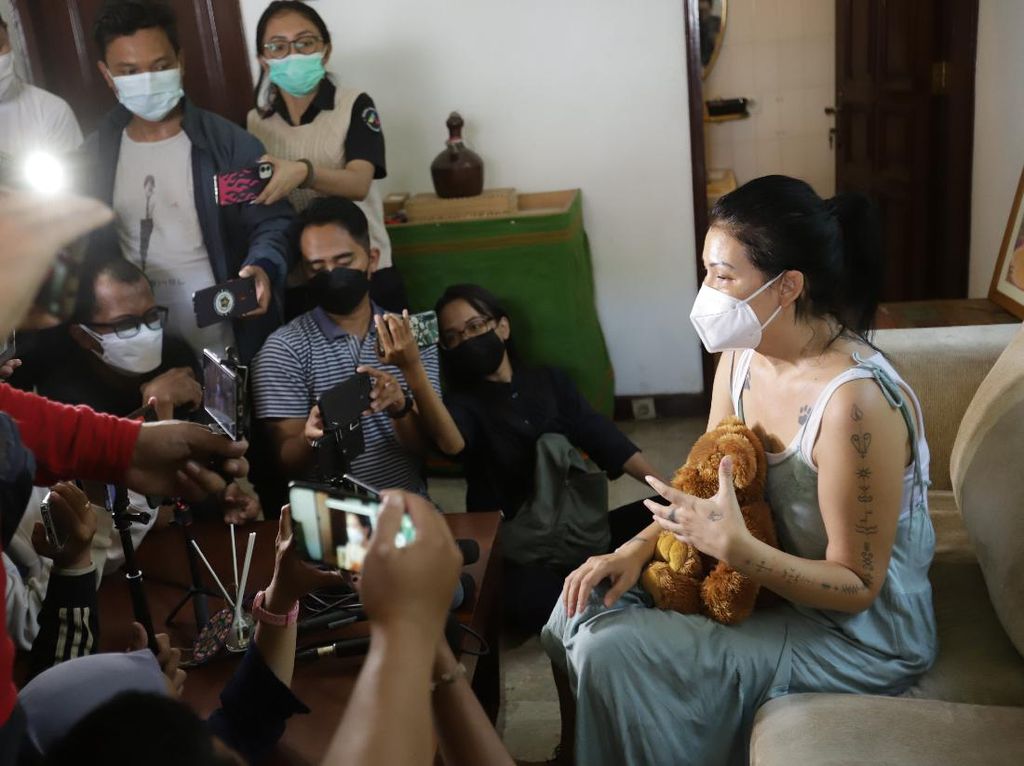 Melanie Subono Bikin Wasiat Sebelum Operasi Tumor Perut, Ini Isinya