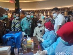 Menkes Wanti-wanti Lonjakan COVID-19 pada Libur Natal-Tahun Baru