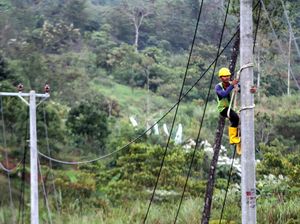 Tinggal 0,38% Lagi, Desa Berlistrik di RI Capai 83.125