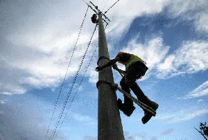 Penantian Panjang Desa Terpencil Nikmati Aliran Listrik