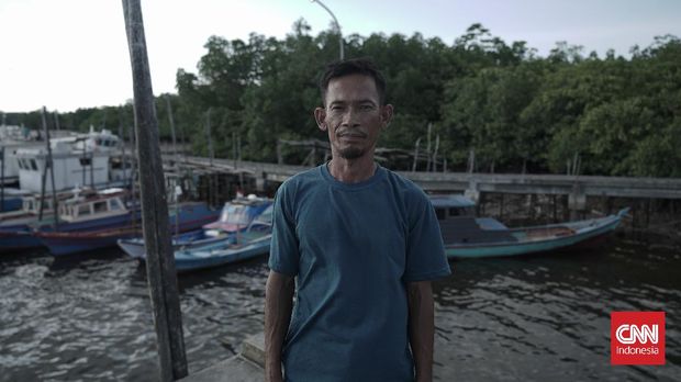 Zali Wardi, Nelayan di Pelabuhan Pering, Natuna.