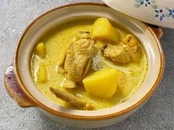 3 Resep Hidangan Berkuah Santan Gurih Nagih, Kare Ayam hingga Tongseng