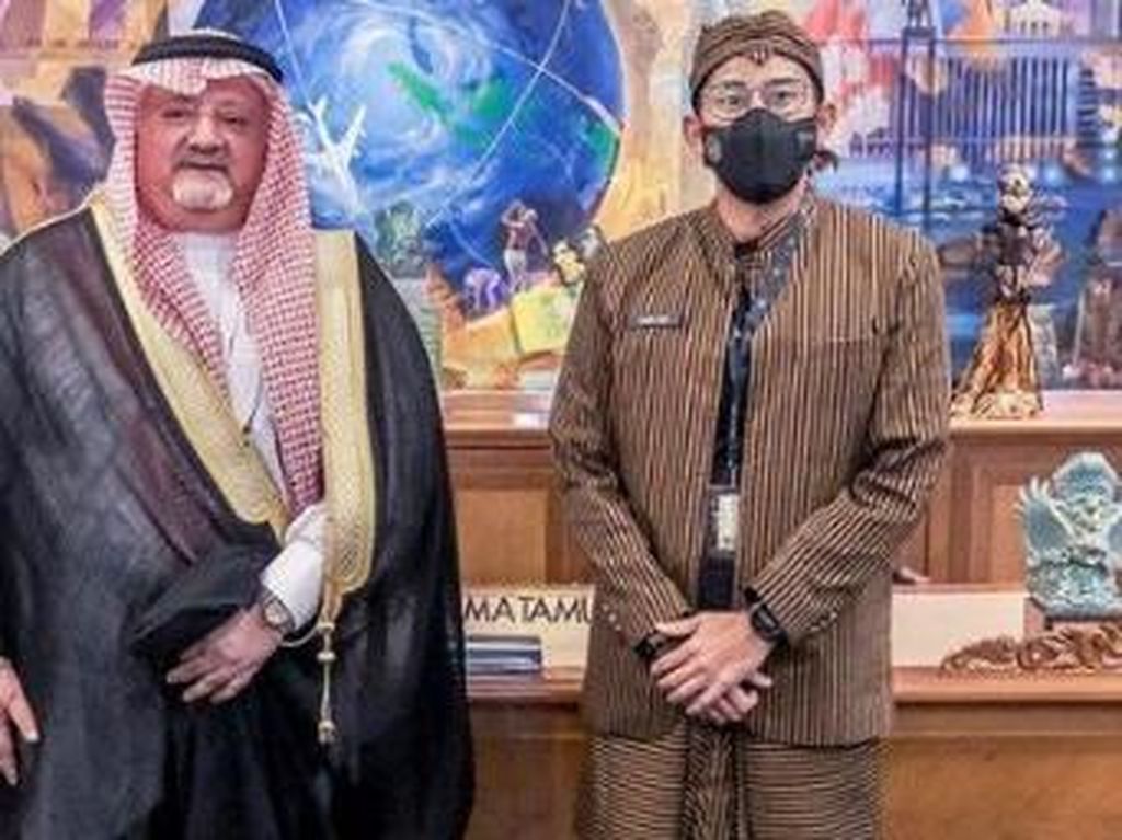 Pariwisata RI-Arab Saudi Segera Dibuka, Sandiaga Ajak Dubes Makan Basreng