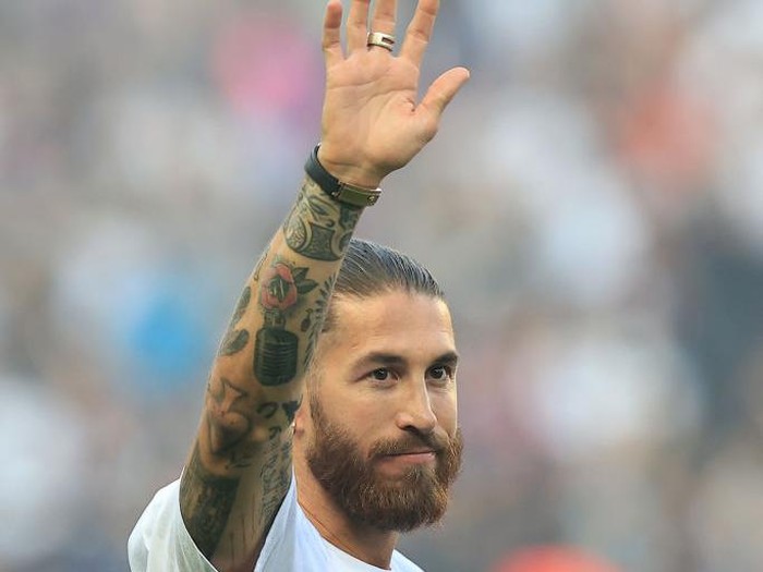 PARIS, FRANCE - AUGUST 14: Sergio Ramos of Paris Saint-Germain acknowledges the fans as he is introduced to the fans prior to the Ligue 1 Uber Eats match between Paris Saint Germain and Strasbourg at Parc des Princes on August 14, 2021 in Paris, France. (Photo by David Rogers/Getty Images)