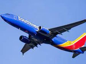 Menjijikkan! Pesawat Batal Terbang gegara Pria Bagi-bagi Foto Telanjang