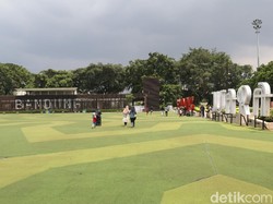 Taman Alun-alun Bandung Kembali Dibuka, Pengunjung Dibatasi