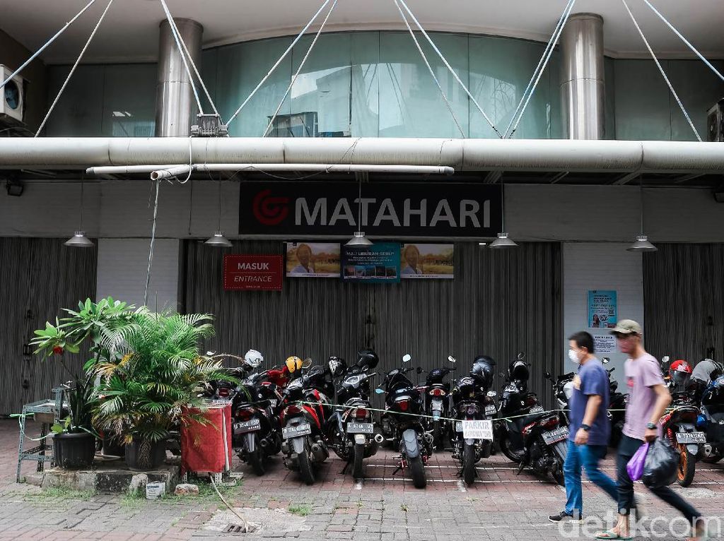 Deretan Gerai Matahari yang Tutup di Tengah Ganasnya Pandemi Deretan Gerai Matahari yang Tutup di Tengah Ganasnya Pandemi