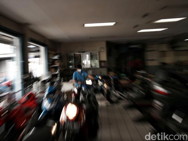 Khawatir Kena Tilang, Warga Jakarta Serbu Lokasi Uji Emisi Motor