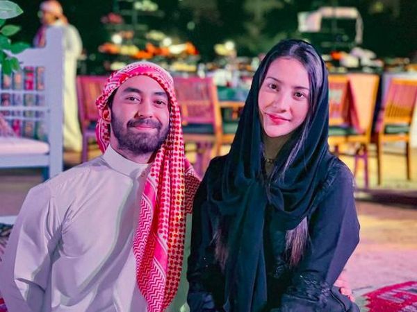 Pinggul Anya Geraldine Dirangkul Pria Bersorban