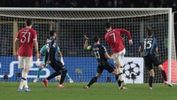 Menjelang bubaran, CR7 kembali membuat bola bersarang di gawang tim tuan rumah. (Foto: Getty Images/Emilio Andreoli)