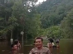 Banjir di Sintang Bikin Akses Jalan Putus, Ini 4 Info Terbarunya