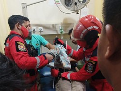 Bocah di Makassar Jatuh-Tangan Tertusuk Pagar Saat Main TikTok