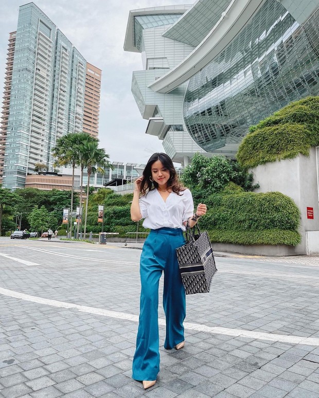 Classy Office Style/Foto: instagram.com/@titantyra Classy Office Style/Foto: instagram.com/@titantyra