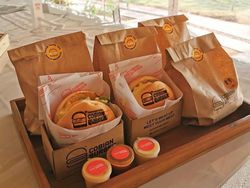 Angkat Ciri Khas Kota Asalnya, Pria Ini Hadirkan Burger Domba Garut