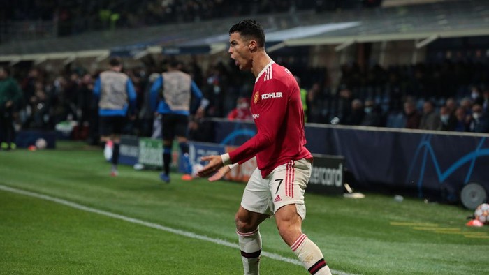 BERGAMO, ITALY - NOVEMBER 02: Cristiano Ronaldo of Manchester United celebrates after scoring their side's first goal during the UEFA Champions League group F match between Atalanta and Manchester United at Stadio di Bergamo on November 02, 2021 in Bergamo, Italy. (Photo by Emilio Andreoli/Getty Images)