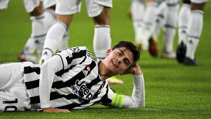 Juventus  Paulo Dybala celebrates after scoring a goal, during the Champions League, group H soccer match between Juventus and Zenit St. Petersburg, at the Allianz stadium in Turin, Italy, Tuesday, Nov. 2, 2021. (Marco Alpozzi/LaPresse via AP)