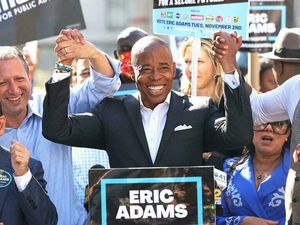 Mantan Polisi Kulit Hitam Terpilih Jadi Wali Kota New York Mantan Polisi Kulit Hitam Terpilih Jadi Wali Kota New York