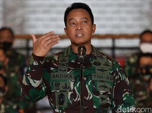 Panglima TNI soal Viral Oknum Tendang Suporter: Itu Bukan Mempertahankan Diri Panglima TNI soal Viral Oknum Tendang Suporter: Itu Bukan Mempertahankan Diri
