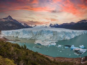 Potret Indah Gletser yang Hidup dan Bernyawa