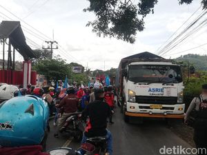 Imbas Aksi Ribuan Buruh, Jalan Raya Sumedang Sempat Macet 2 Km