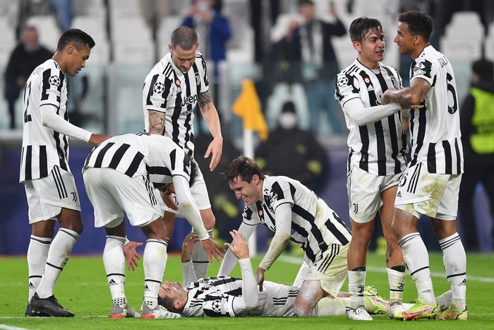 Juventus vs Zenit St Petersburg TURIN, ITALY - NOVEMBER 02: Alvaro Morata of Juventus celebrates his goal with team mate Federico Chiesa during the UEFA Champions League group H match between Juventus and Zenit St. Petersburg at Allianz Stadium on November 2, 2021 in Turin, Italy. (Photo by Valerio Pennicino/Getty Images)