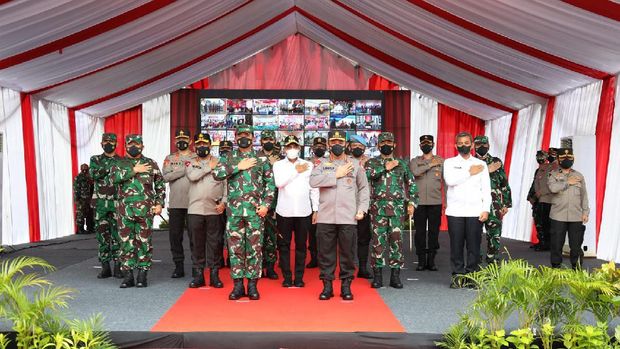 Kapolri Jenderal Listyo Sigit Prabowo memberi pengarahan kepada Forkopimda Sumut