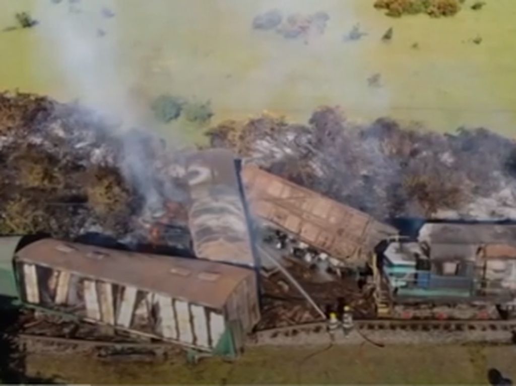 Kereta Barang Tergelincir di Chili, 3 Gerbongnya Dibakar
