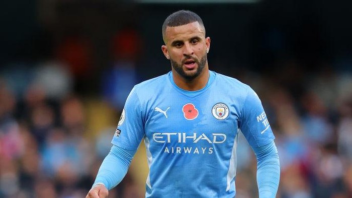 MANCHESTER, ENGLAND - OCTOBER 30:  Kyle Walker of Manchester City during the Premier League match between Manchester City and Crystal Palace at Etihad Stadium on October 30, 2021 in Manchester, England. (Photo by Alex Livesey/Getty Images)