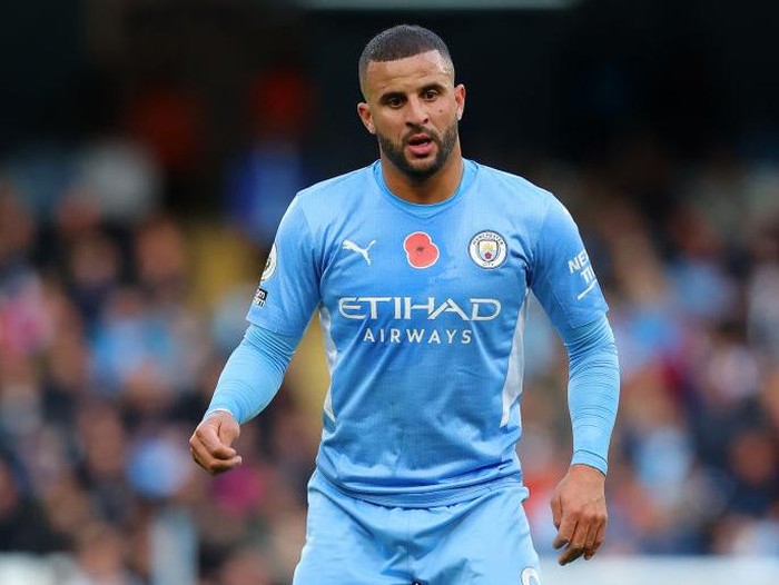 MANCHESTER, ENGLAND - OCTOBER 30:  Kyle Walker of Manchester City during the Premier League match between Manchester City and Crystal Palace at Etihad Stadium on October 30, 2021 in Manchester, England. (Photo by Alex Livesey/Getty Images)