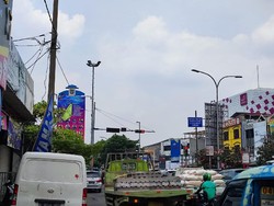 Bikin Bingung, Lampu Merah Simpang Ramanda Depok Hitungannya Maju!