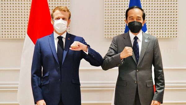 Lihat Lagi Foto Jokowi yang Bermasker Saat Bertemu Biden-Macron