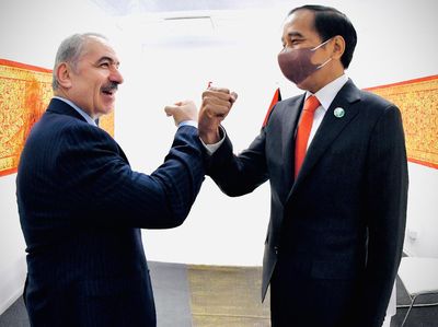 Lihat Lagi Momen Kebersamaan Jokowi Bareng PM Palestina di Skotlandia