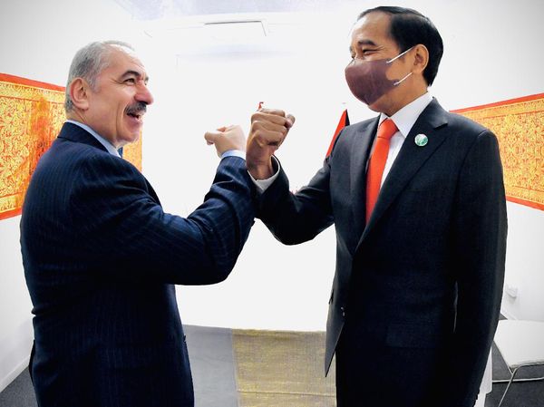 Lihat Lagi Momen Kebersamaan Jokowi Bareng PM Palestina di Skotlandia