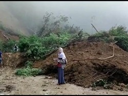Longsor Akibat Hujan Deras di Sulbar Putus Akses Mamuju-Mamasa