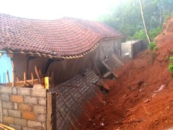 Longsor Terjang Tiga Wilayah di Ciamis, Sejumlah Orang Luka