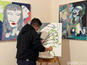 Pameran Tunggal di Italia, Pelukis Indonesia Ini Tampikan Karya Khas Avant-Garde